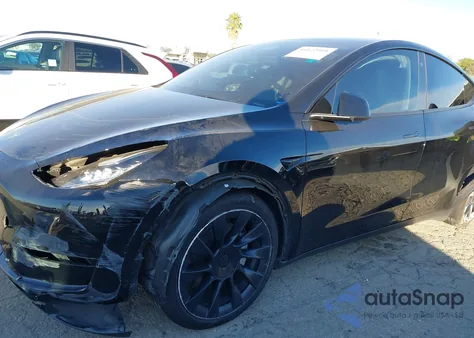 2023 Tesla Model Y Awd/Long Range Dual Motor All-Wheel Drive z USA, uszkodzony, nr VIN 7SAYGDEE5PA106076
